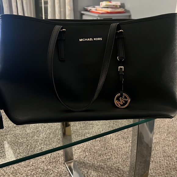 Michael Kors purses in great condition! - Picture 2 of 10